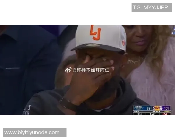 亚当斯边叫疼边偷瞄镜头ESPN配詹姆斯搞笑表情引发热议