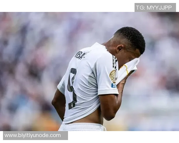 姆巴佩因右脚踝受伤退出法国队集训已回归皇马进行康复治疗