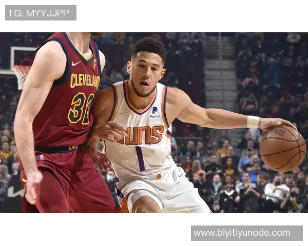 波蒂斯表现稳健半场8投5中贡献12分6篮板正负值2助球队稳定局面