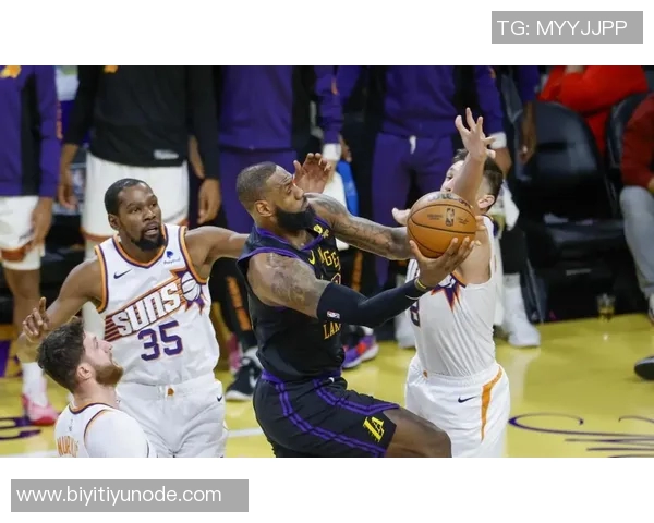 浓眉带病坚持比赛期间两次呕吐全力以赴助球队争胜